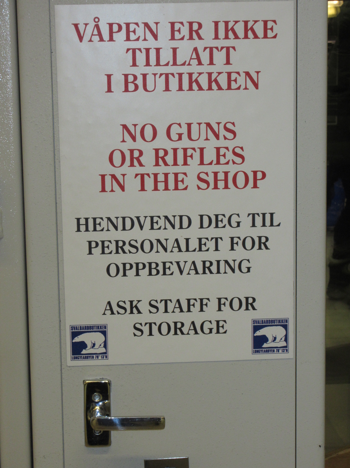 Figure 4. Gun storage locker and warning at the entrance of the supermarket in Longyearbyen. Photo by the author.
